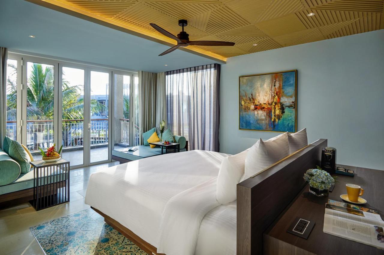Cabana with King Bed and Pool Access - Executive Privilege Pass,1008151366:JPEG
