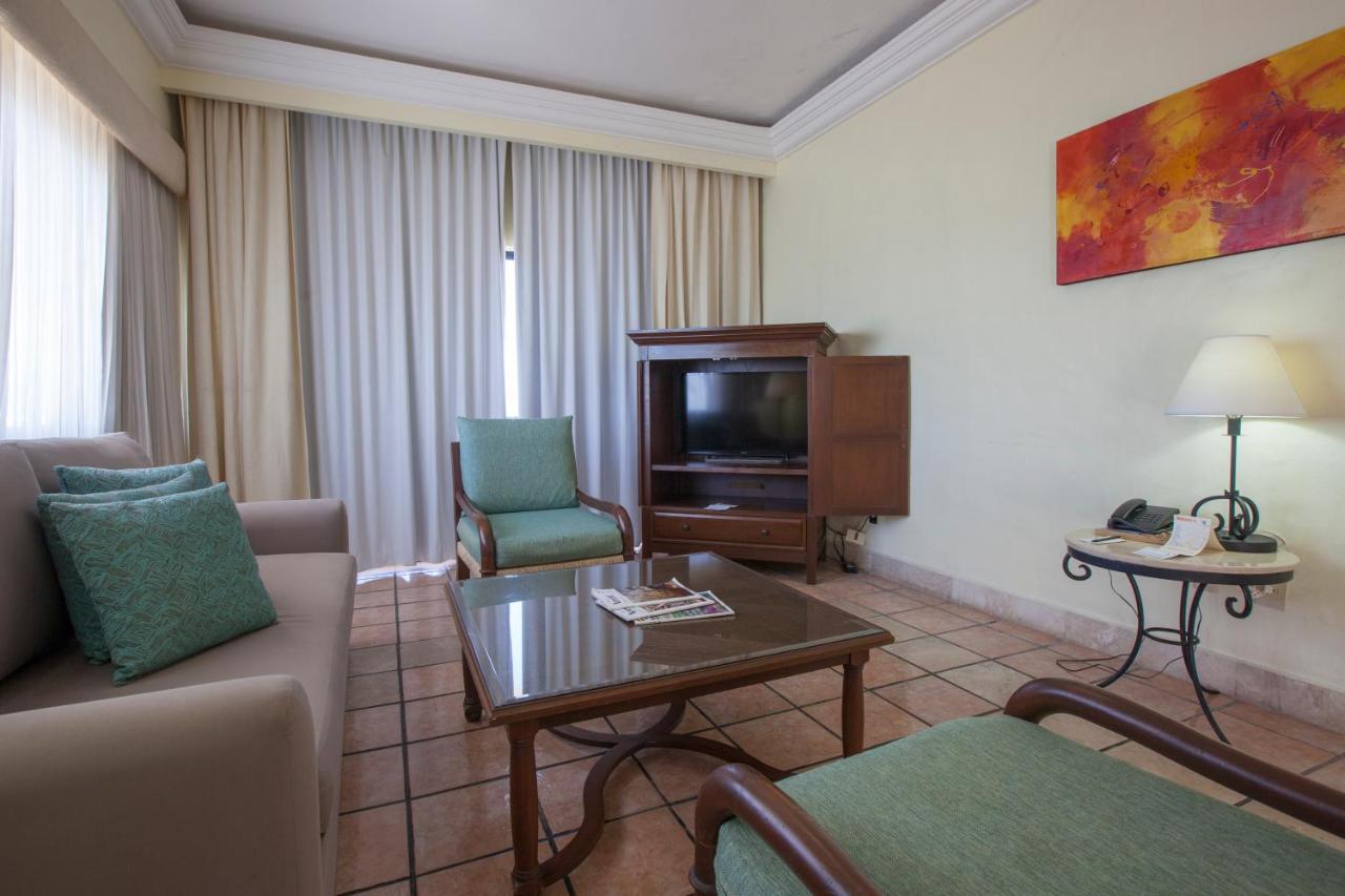 One Bedroom Deluxe Suite Beach Front,1208408089:JPEG