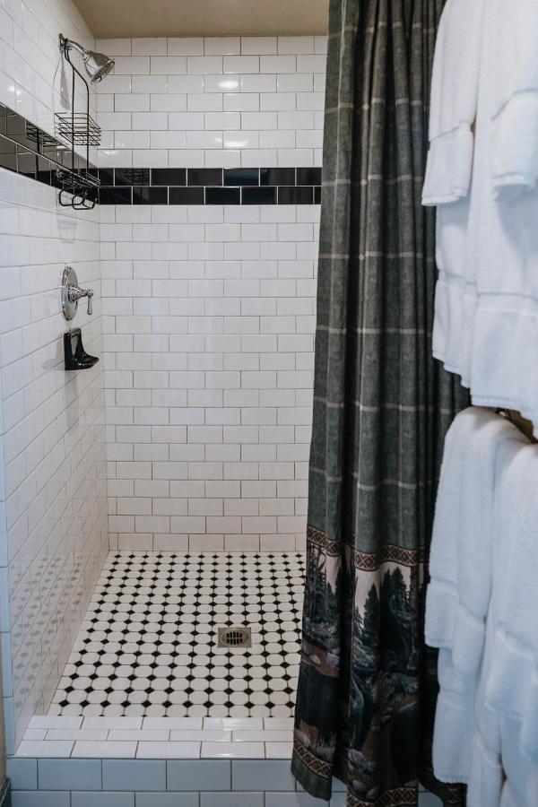 Historic Studio Cabin,1019789824:JPEG