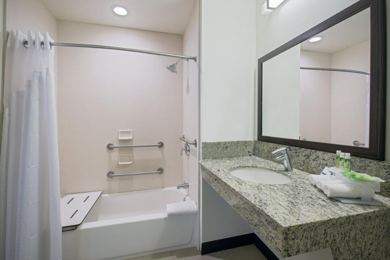 Standard Room Two Queen Beds Communications Accessible Tub,1281698863:JPEG