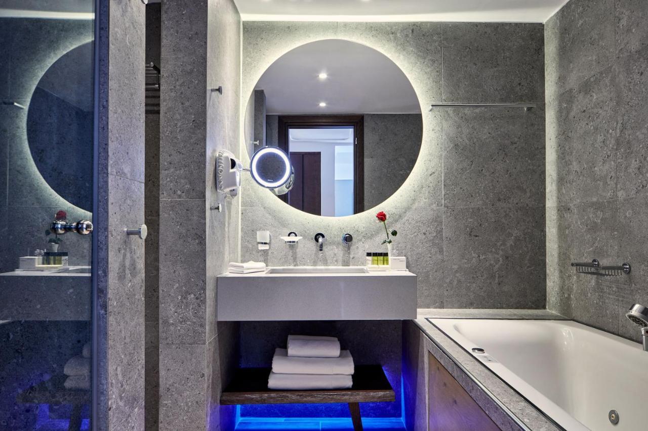 Family Room with Inland View,1023623485:JPEG