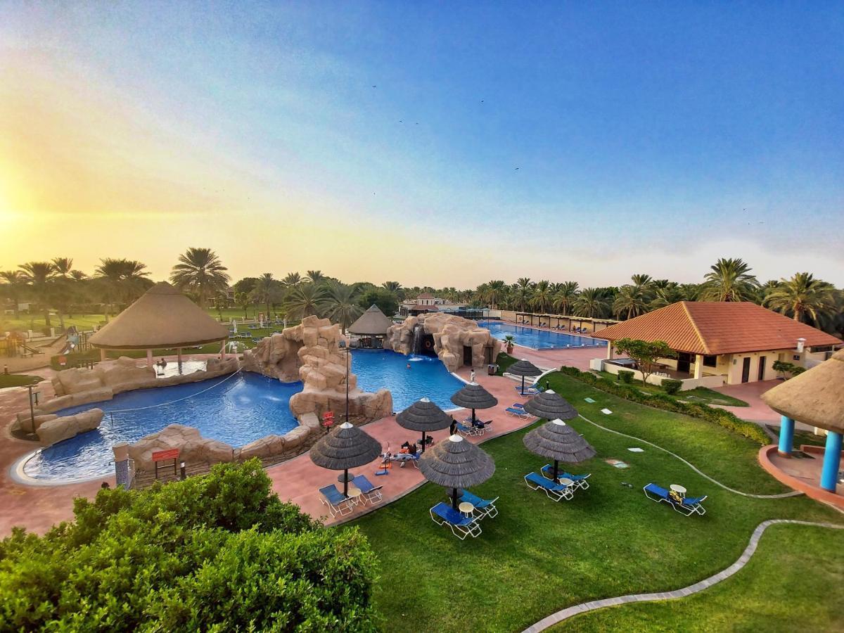 Oasis Deluxe King Room Pool View on F&B on Spa,1024101631:JPEG