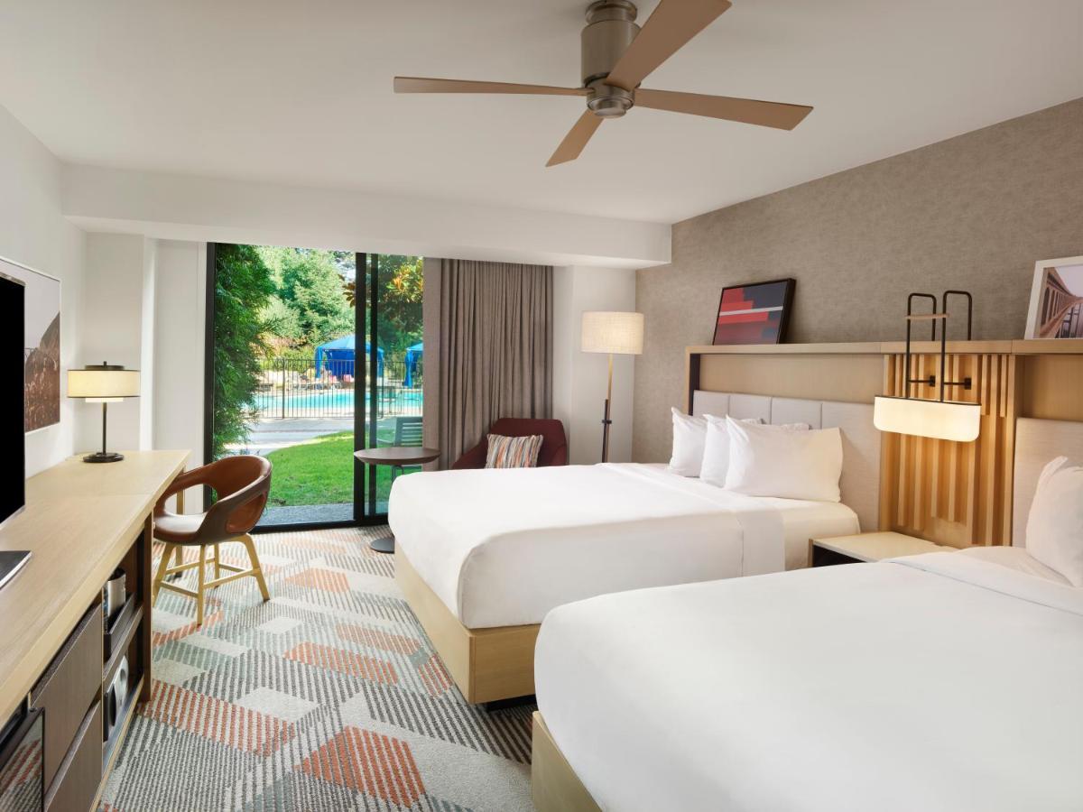 Queen Room Two Queen Beds Patio Golf View,1275962962:JPEG