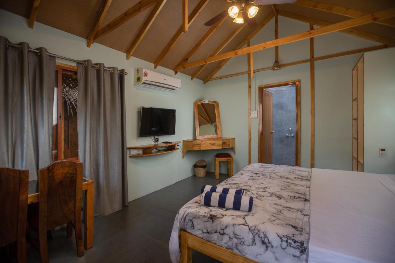 Cottage with Garden View,1026123349:JPEG