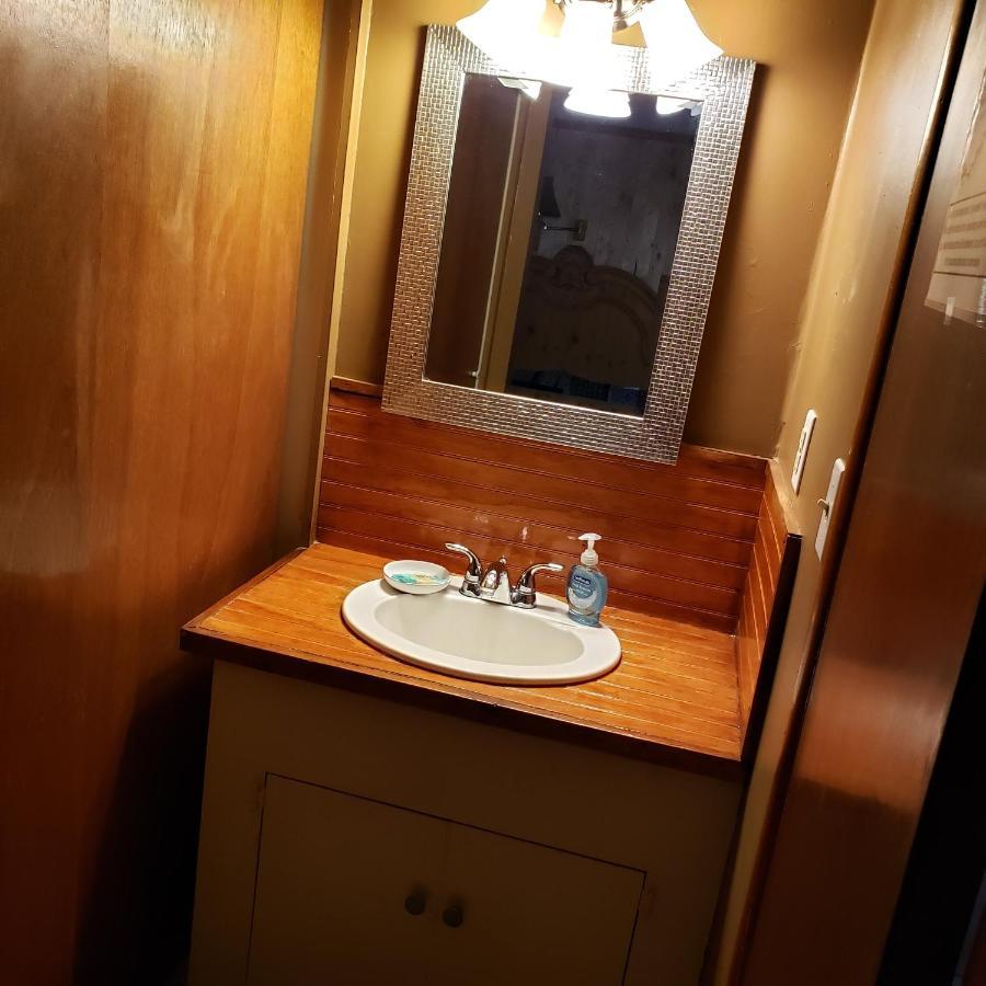 King Studio One King Bed,1029294016:JPEG