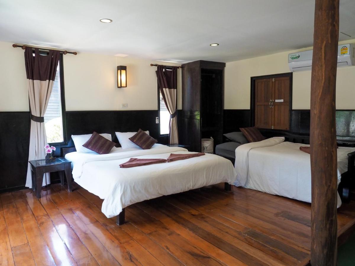 Deluxe Family Room