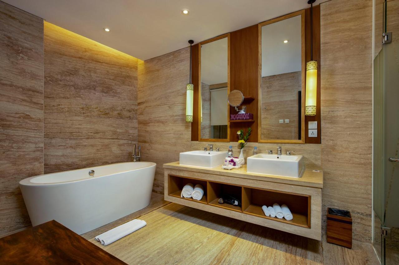 Executive Suite,1565528017:JPEG