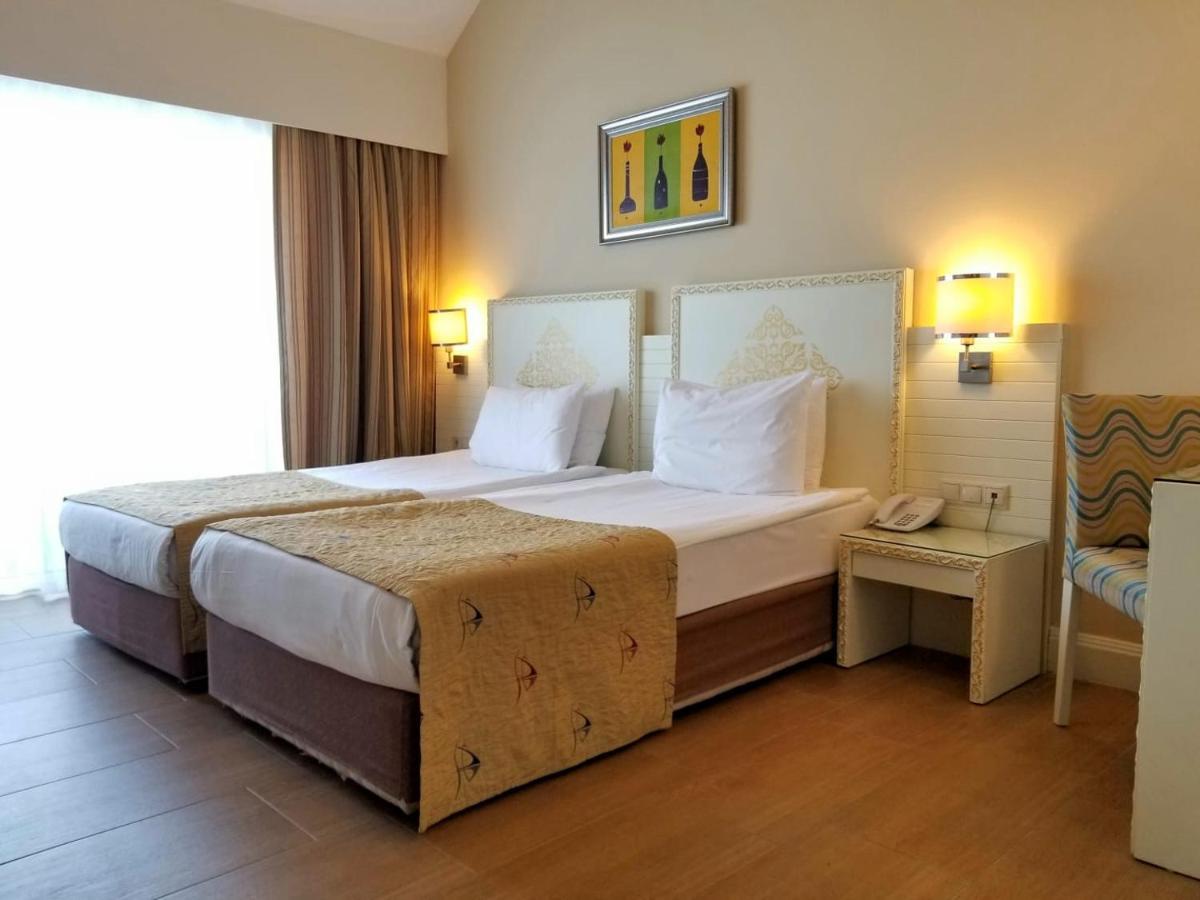 Family Room,1040770564:JPEG