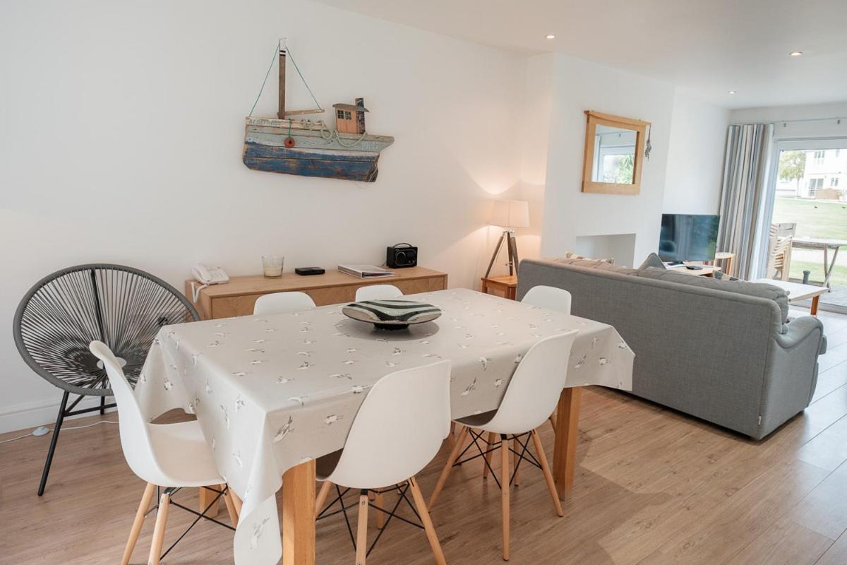 Three-Bedroom House,1042161091:JPEG