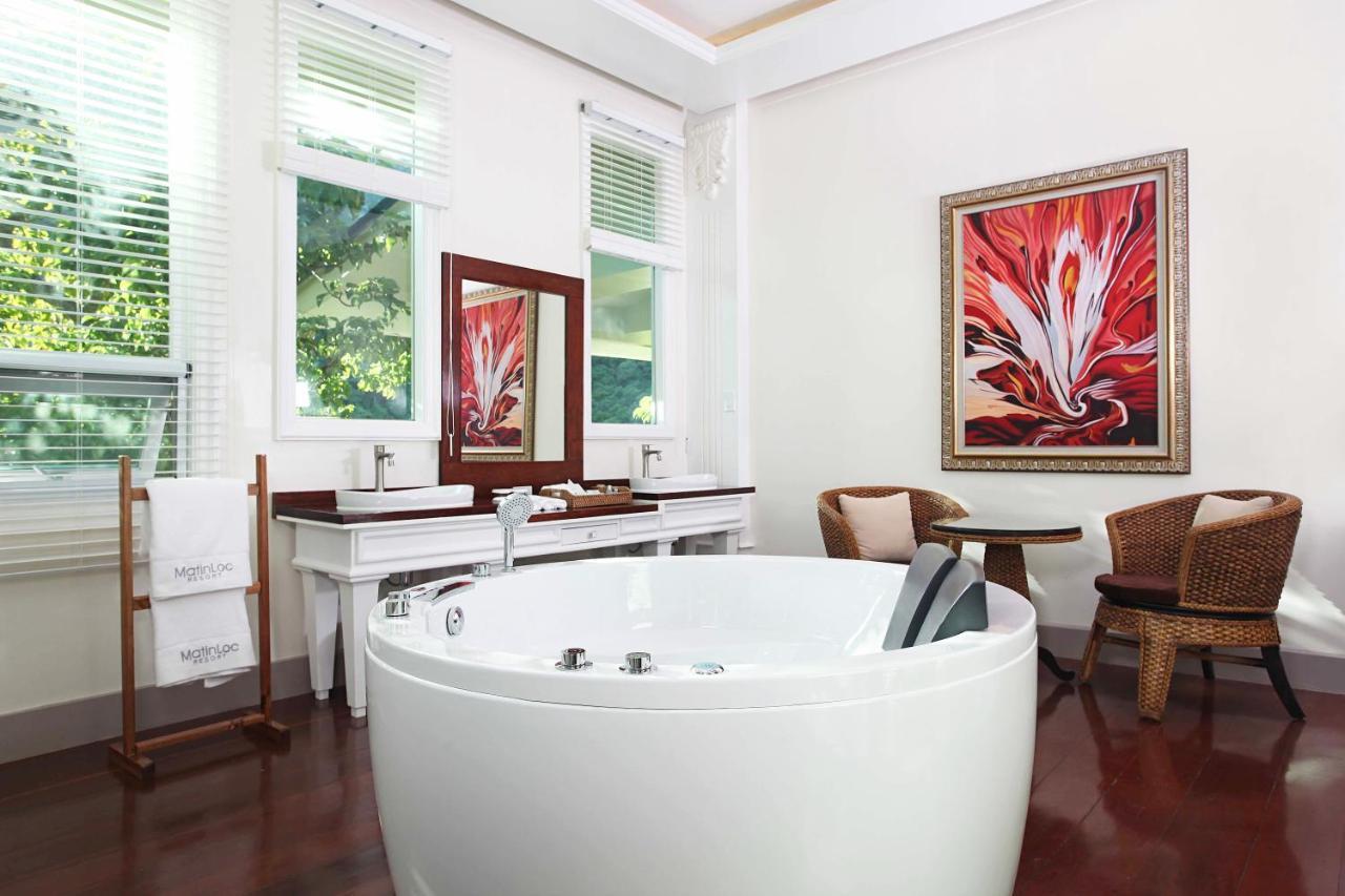 Mountain Villa with Tropical Jungle View,1043312629:JPEG