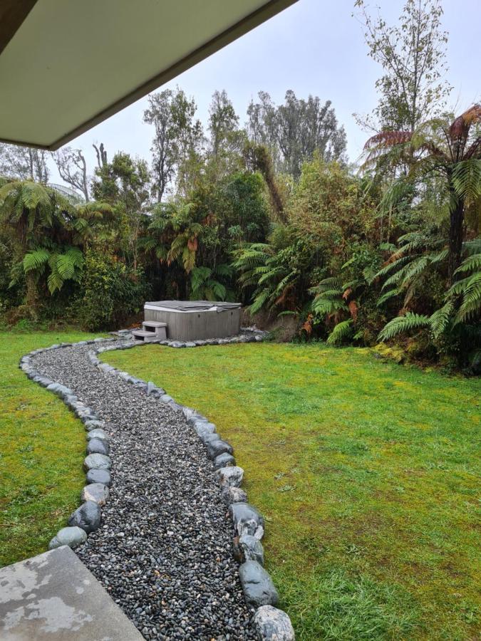Rowi holiday house hot tub