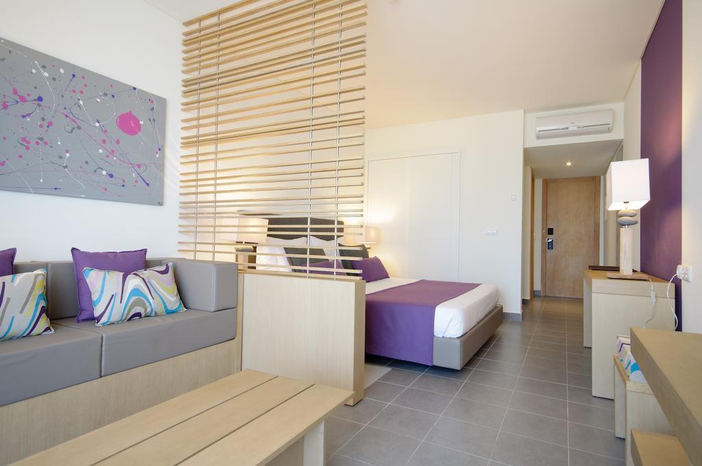 Standard Double or Twin Room,106801488:JPEG