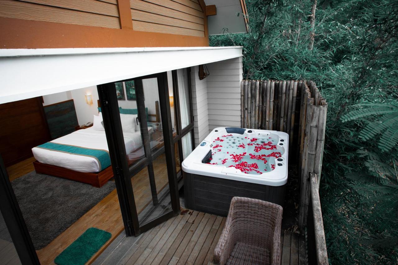 Jacuzzi Villa,1325405494:JPEG