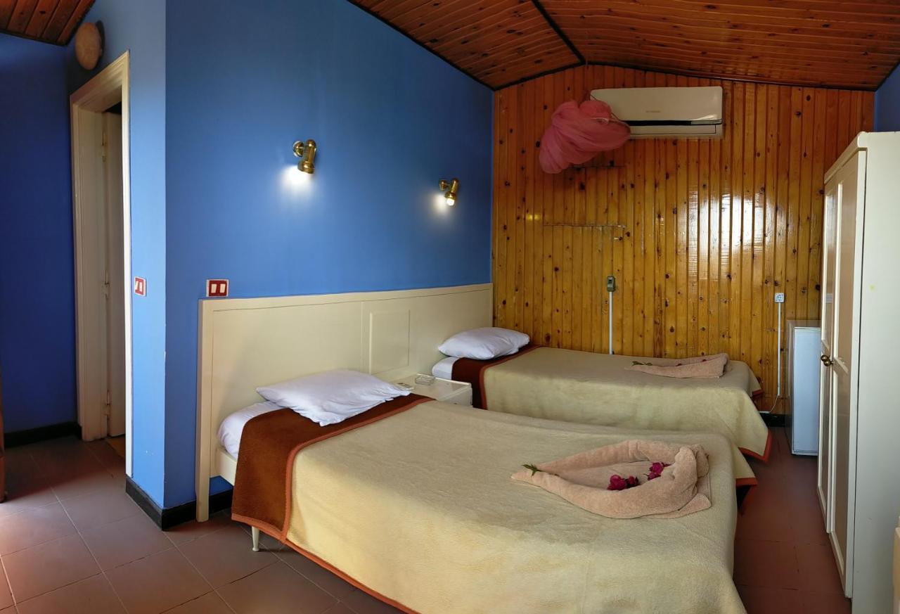 Wooden Beach Cabin Room,1085266246:JPEG