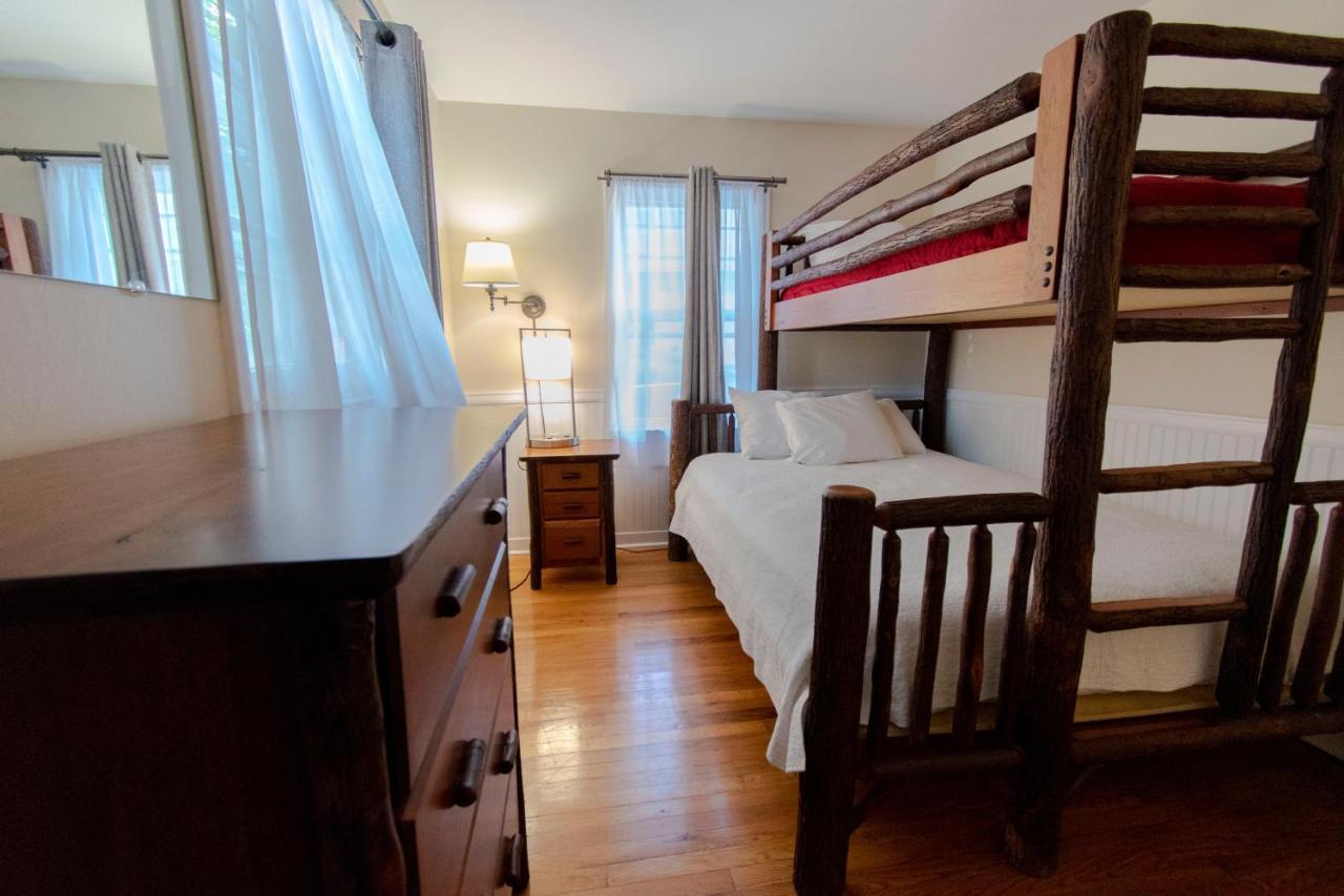 Two-Bedroom House,1089428197:JPEG