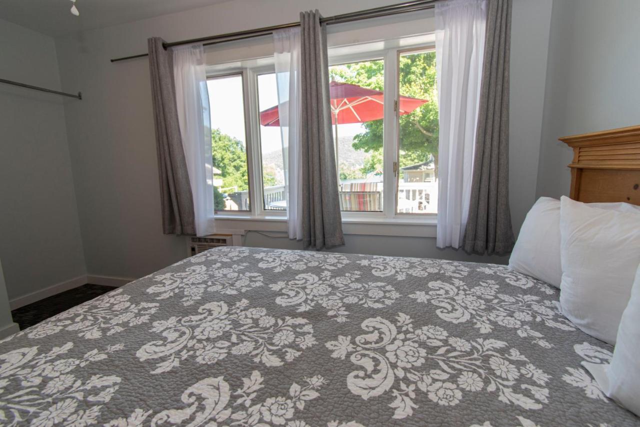Suite with Lake View,1089430255:JPEG