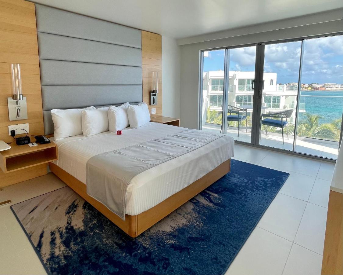 Deluxe Oceanfront Suite,1107506028:JPEG