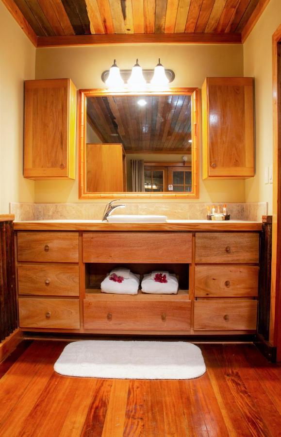 Beachfront King,1114493847:JPEG