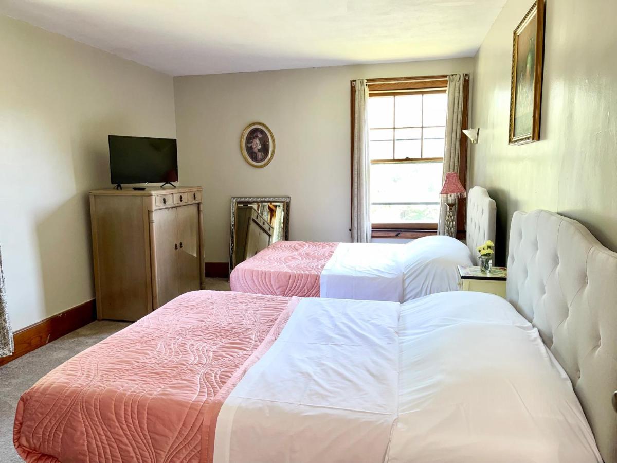 Deluxe Double Room - No Pets Allowed,1126624725:JPEG
