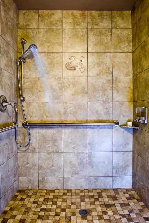 Standard Queen Room with Two Queen Beds - Pet-friendly,1543138807:JPEG