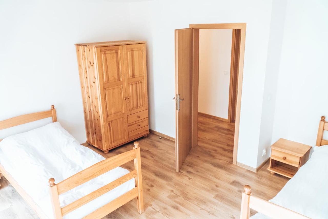 Chalet (10 Adults)
