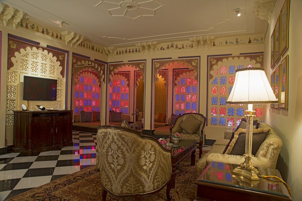 Grand Royal Suite with Lake View,112882029:JPEG