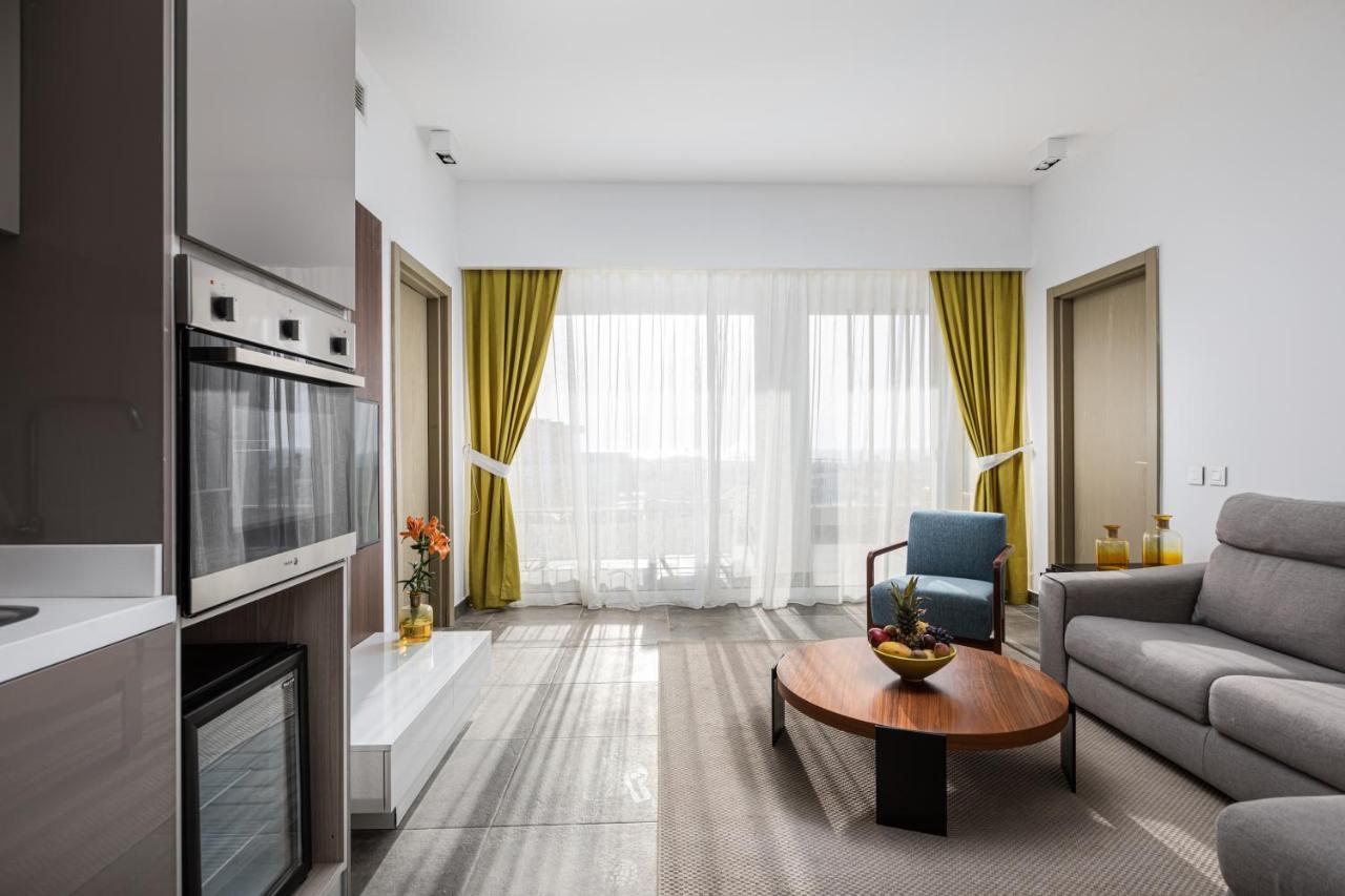 G-Suite Pool View,1128761208:JPEG