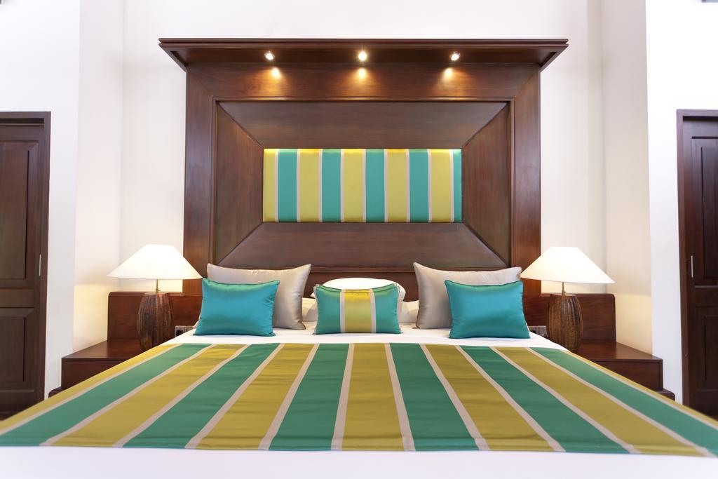 Deluxe Suite with Plunge Pool with Early Check-in & Late Check-out (on Availability) & 15% Discount on all Spa Treatments,294081448:JPEG