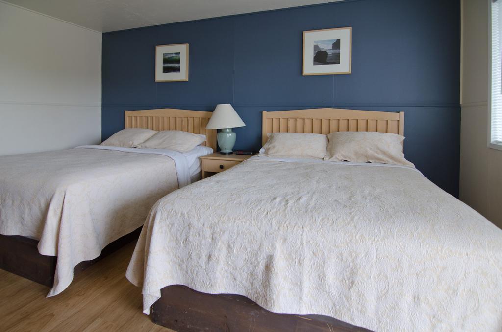 Standard Queen Room with Two Queen Beds,113574374:JPEG