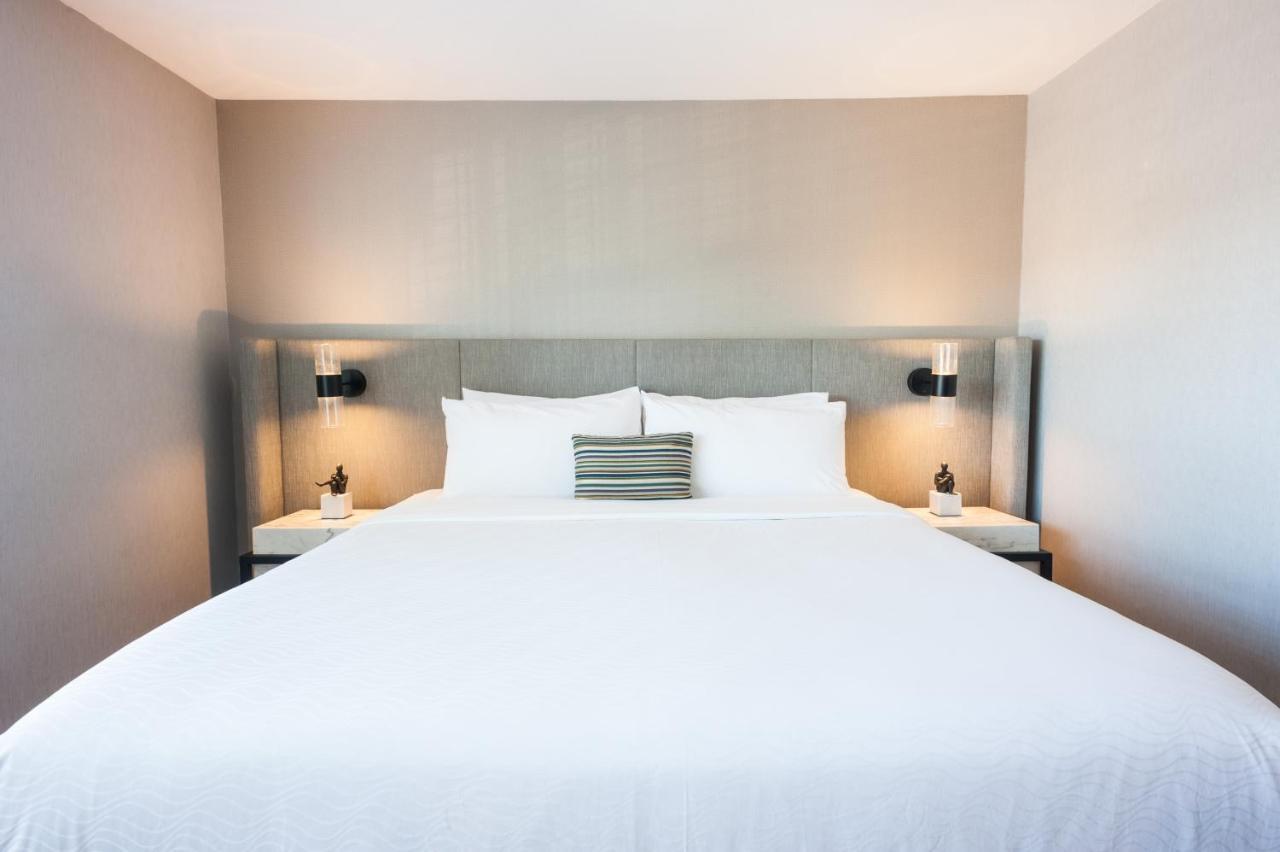 Executive Suite,1163510685:JPEG