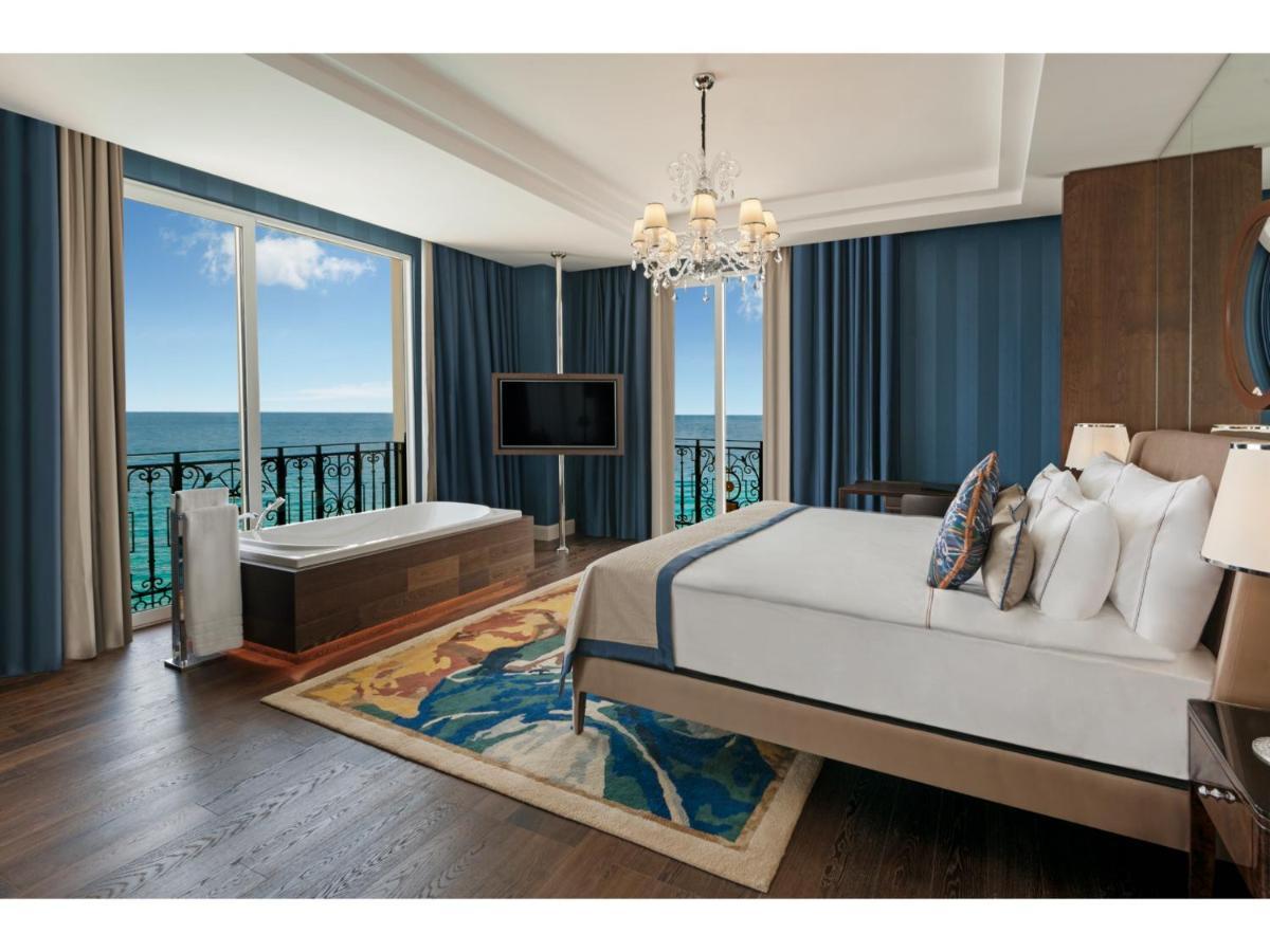 Queen Suite with Sea View