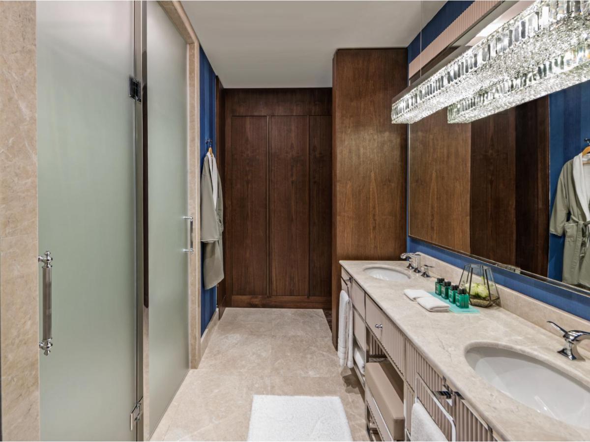 Suite with Mountain View