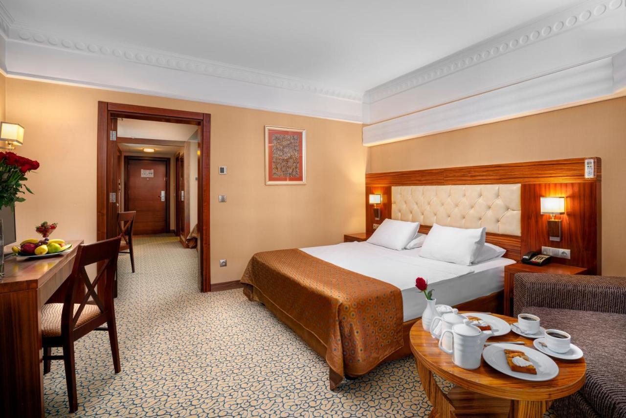 Family Room,1185050452:JPEG