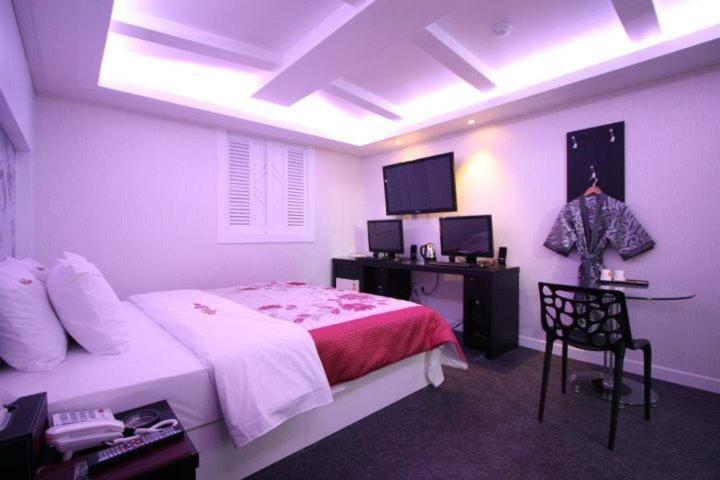 Deluxe Family Room – Swim Up,11992560:JPEG