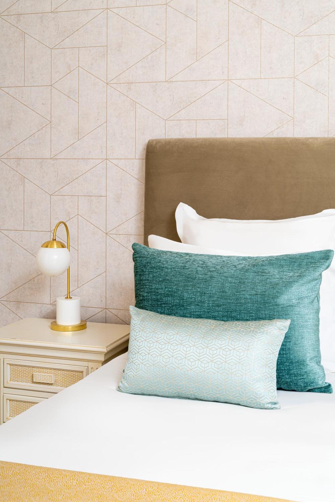 One-Bedroom Luxury Suite,1274508940:JPEG