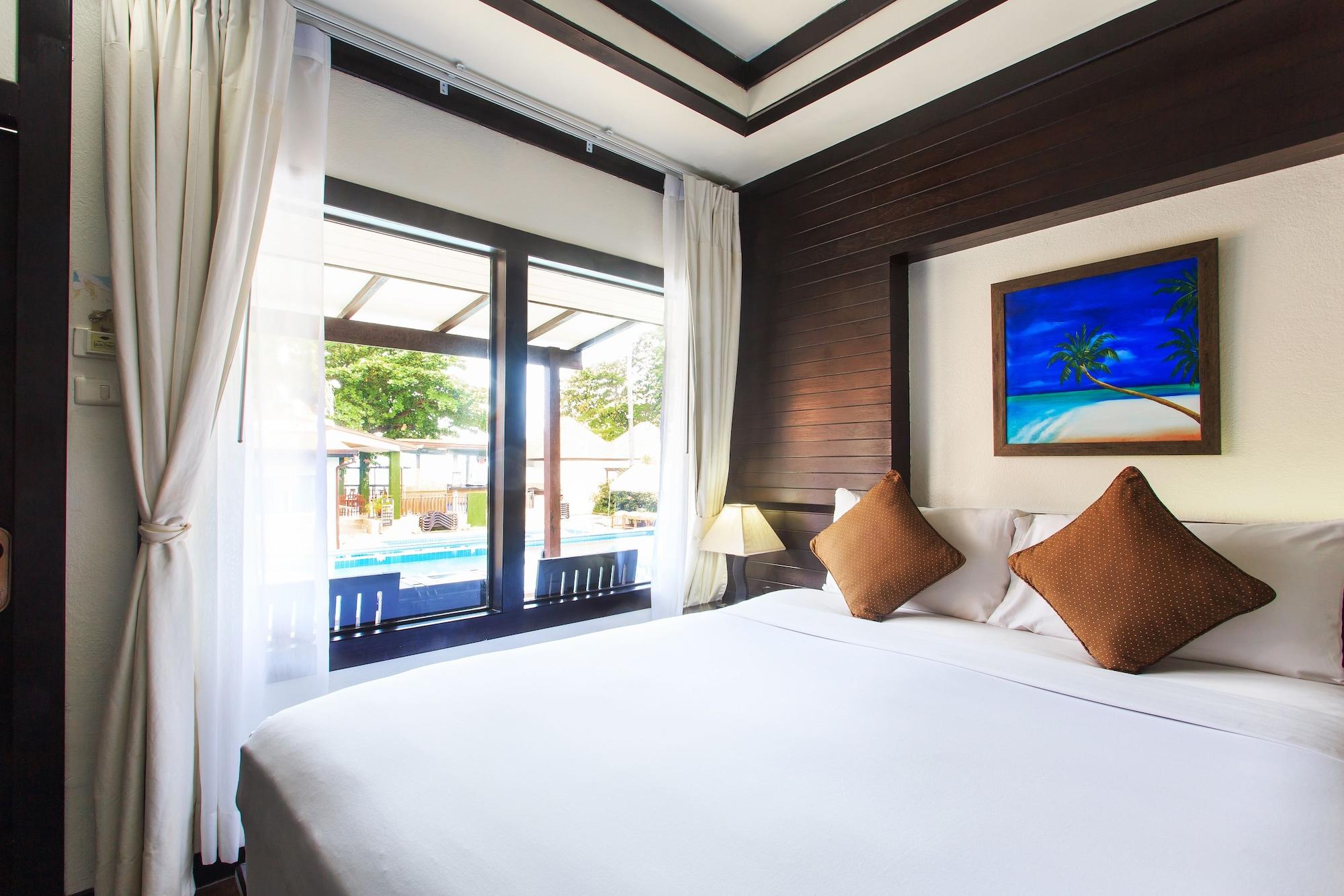 Superior Twin Room Poolside