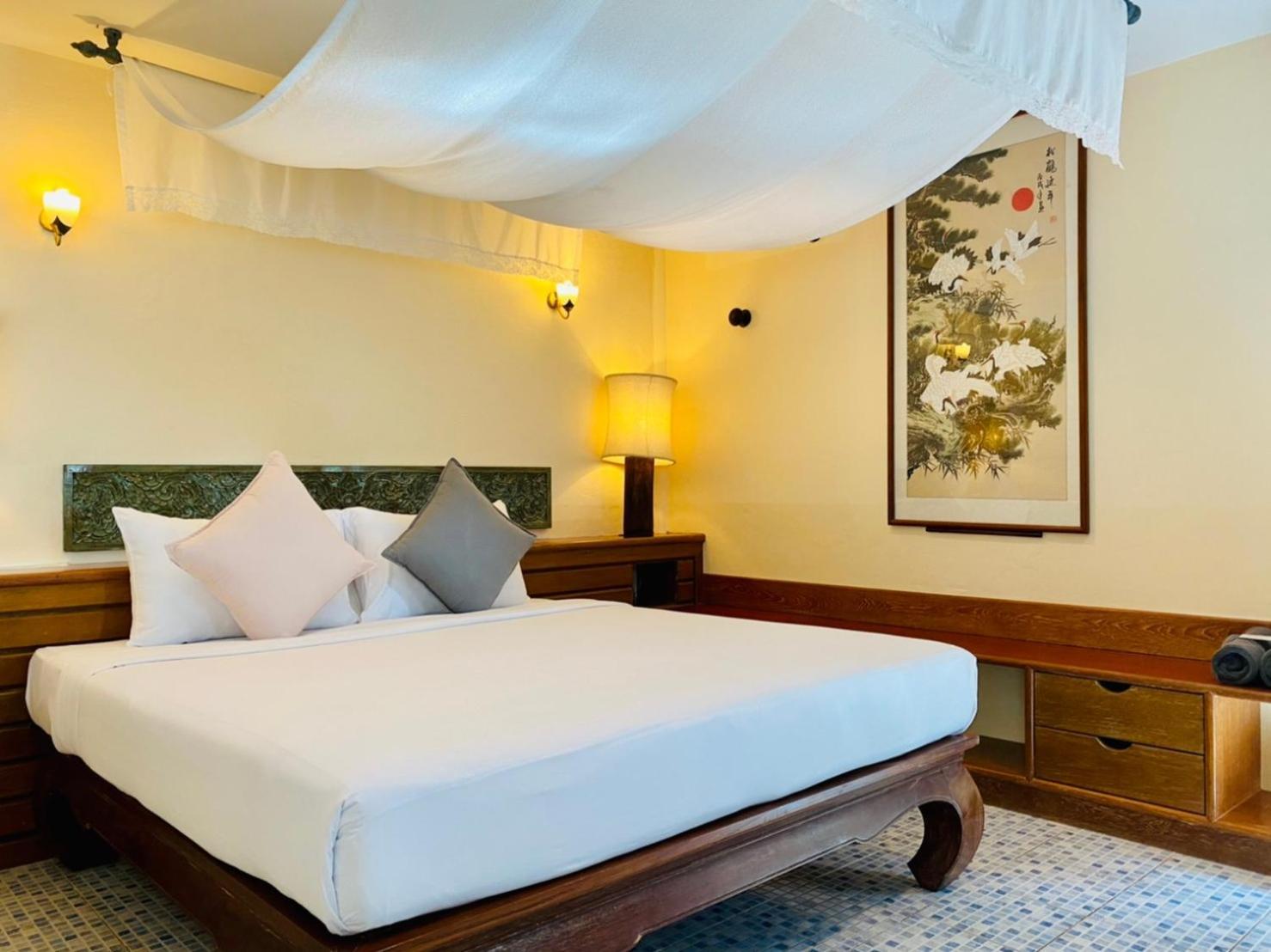 Studio,1370968970:JPEG