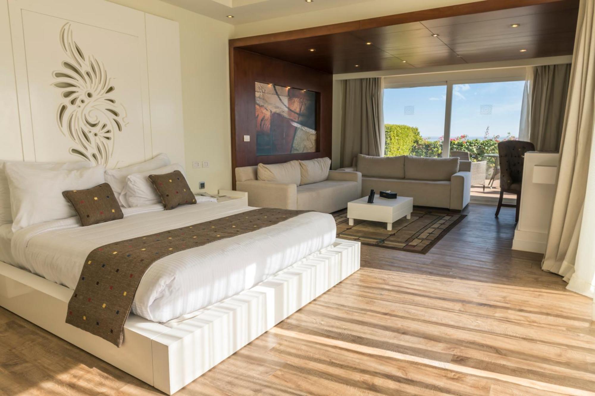 Executive Suite Posh Club,1212376384:JPEG
