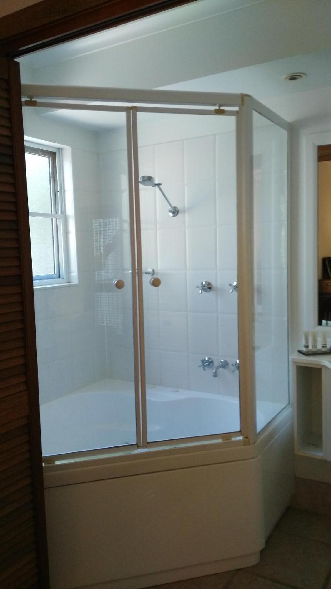 Apartamento de 3 dormitorios junto a la carretera con vistas al jardín