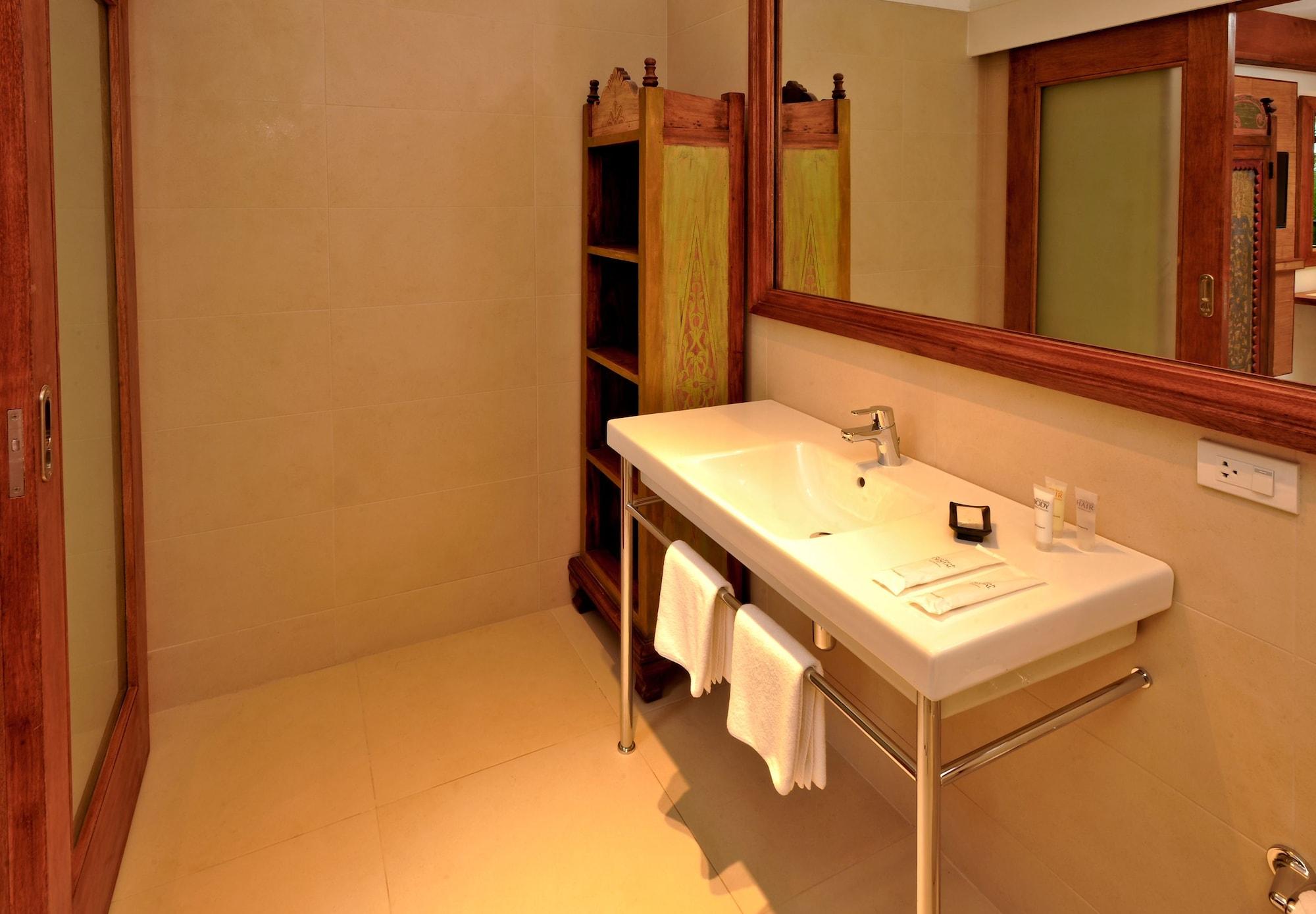 Deluxe Poolside with Private Balcony,1715454224:JPEG