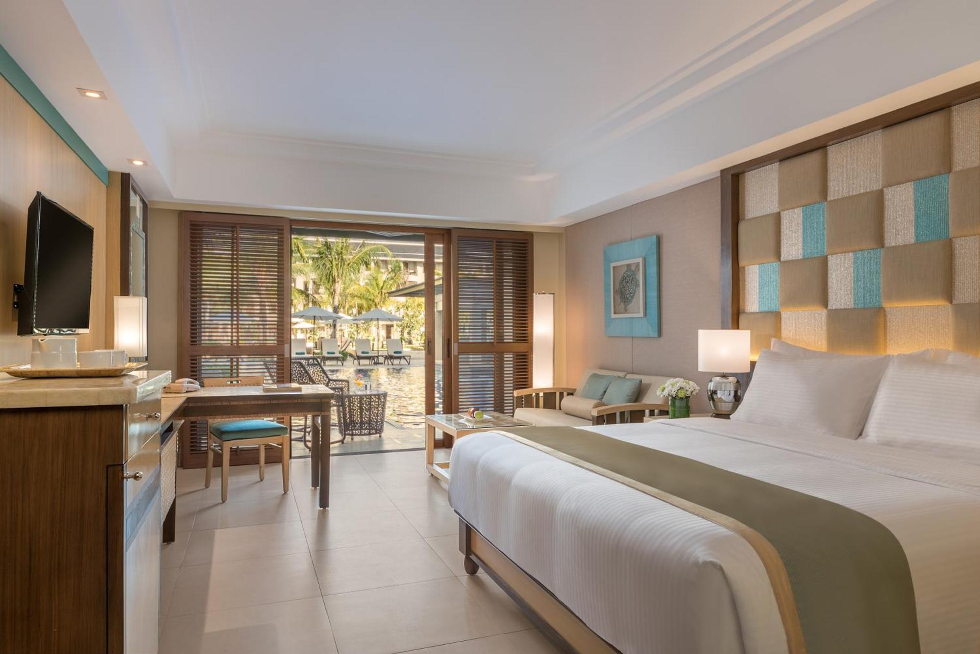 Premier Room with Pool Access,1213843786:JPEG