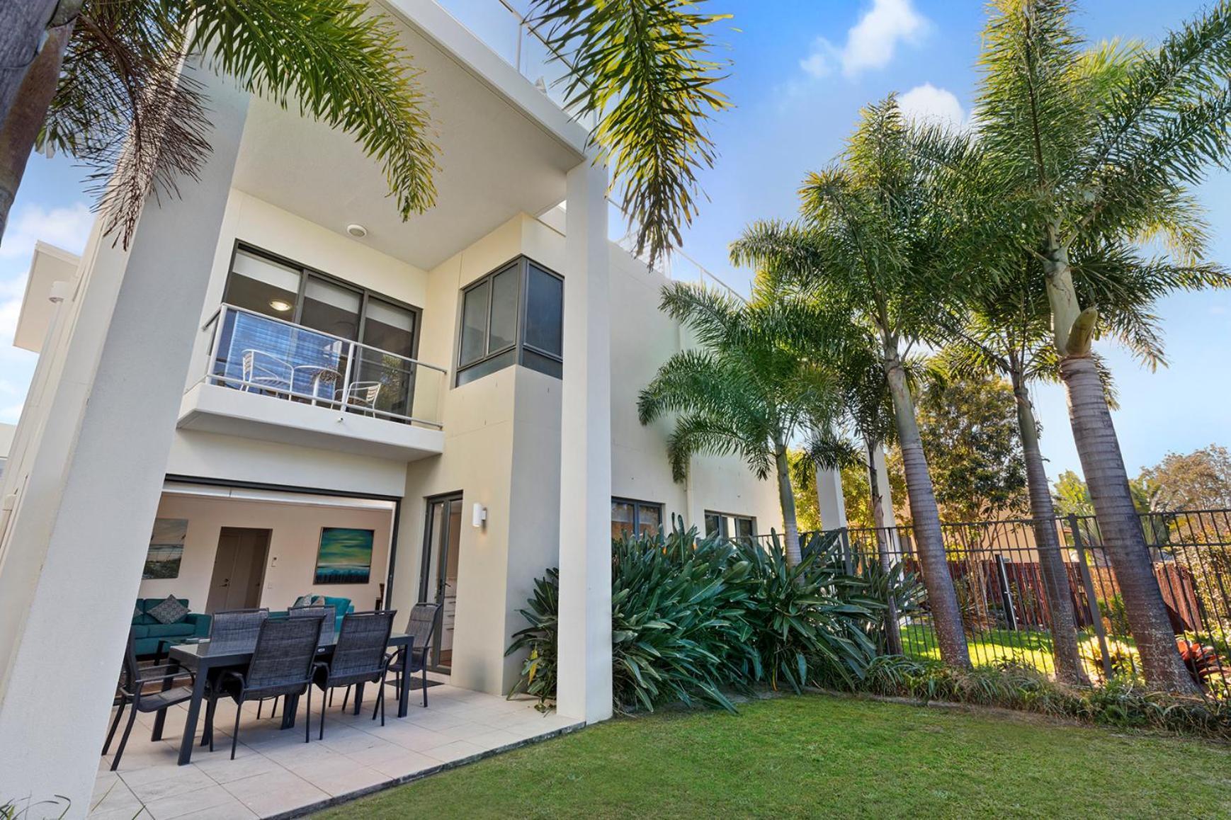 Luxury Three-Bedroom Beach House Rooftop Spa,1219965241:JPEG