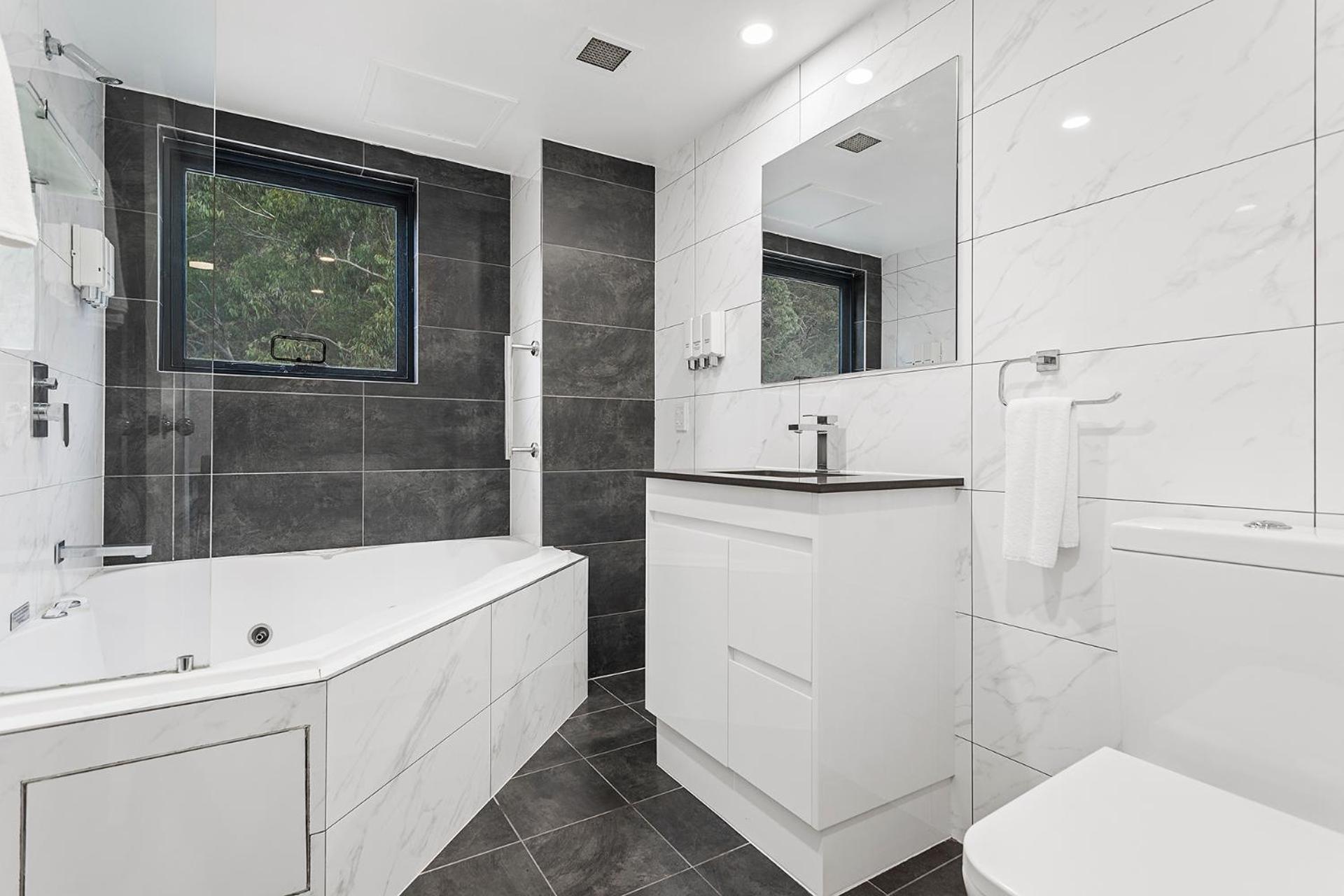 Deluxe Two-Bedroom Apartment,1219972675:JPEG