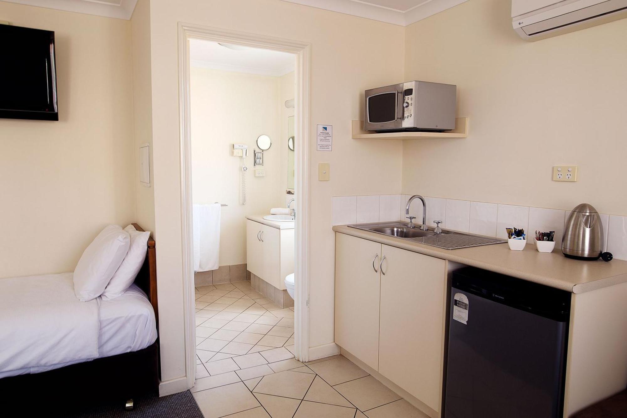 Studio,1430735452:JPEG