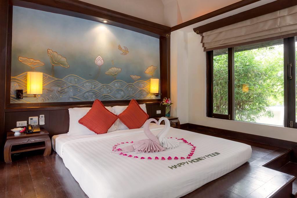 Villa Pool Access
