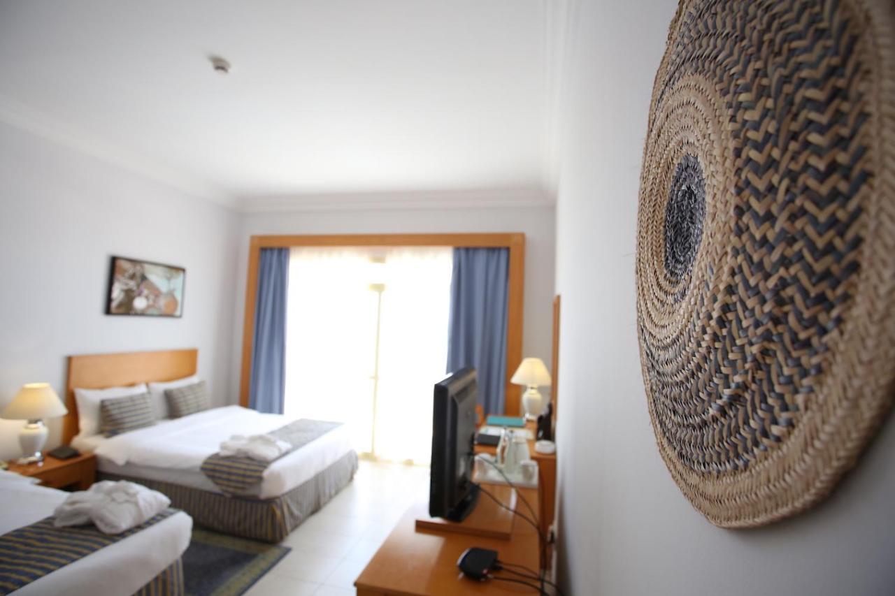 Deluxe Twin Room with Sea View,1697810880:JPEG