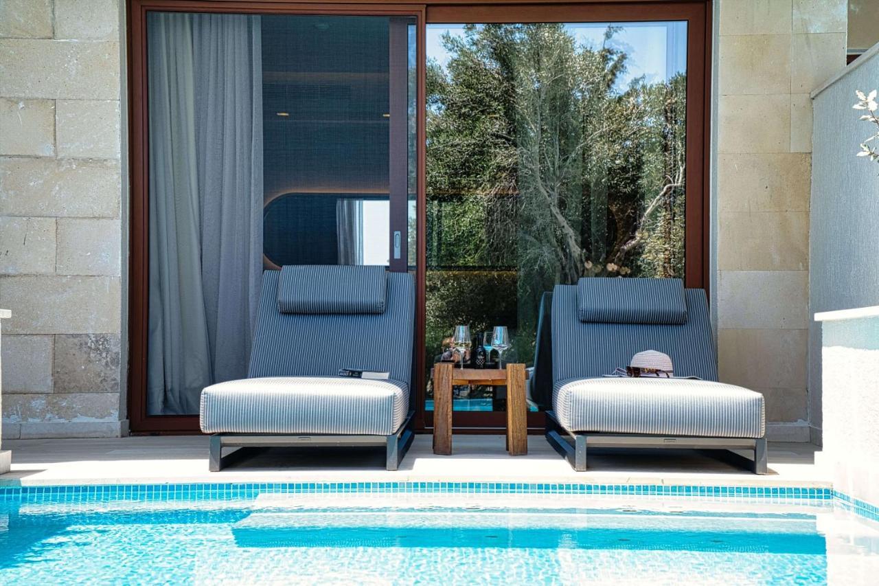 Suite with Private Pool,1240934386:JPEG