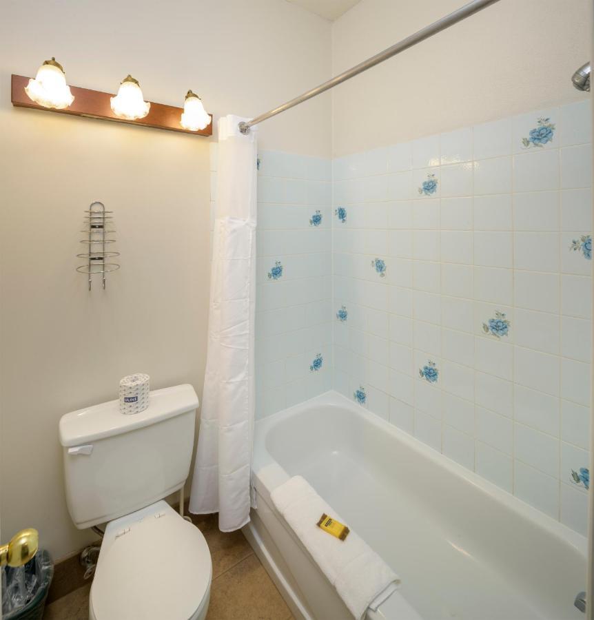 Queen Room with Two Queen Beds,1371547835:JPEG