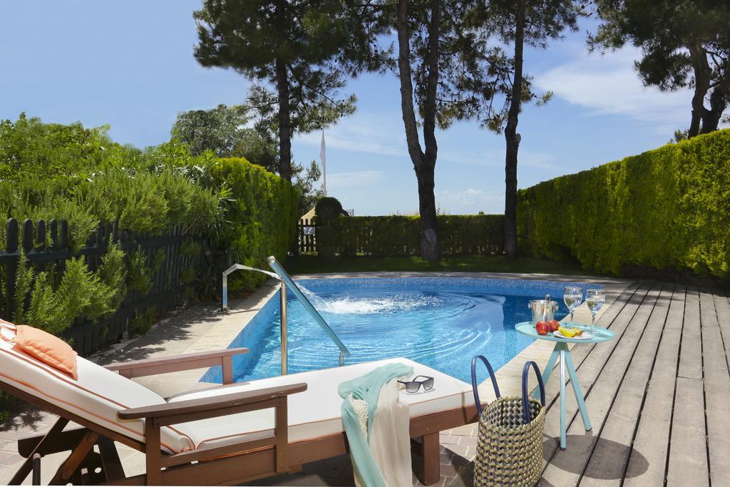 Suite with Private Pool,415222830:JPEG