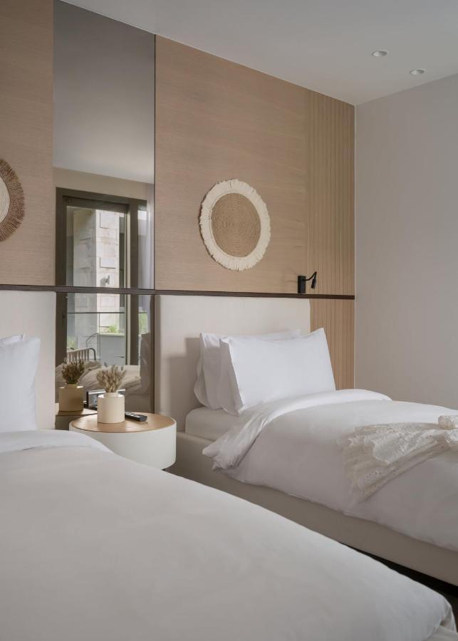 Family Room with Garden View,1364664953:JPEG